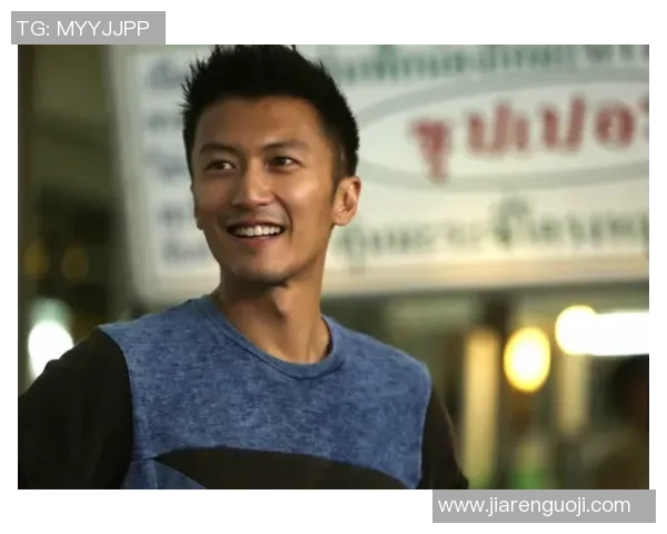 詹娜与足球明星亲密合影展现运动与时尚的完美结合