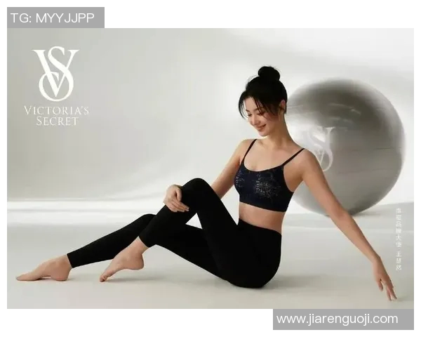 足球明星与维密超模同框瞬间展现魅力与风采的精彩时刻