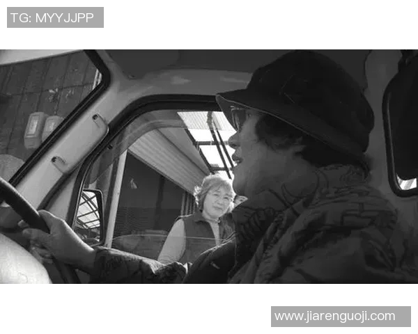 足球明星离场瞬间真实影像展现他们的情感与故事