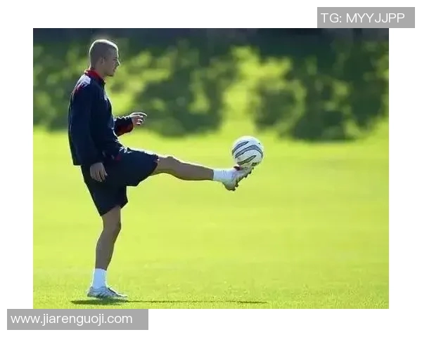 足球明星颠球技巧大揭秘展现花式动作的魅力与创意