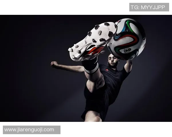 足球明星的日常生活瞬间揭秘展现他们场外的真实风采与个性魅力 足球明星的日常生活瞬间揭秘展现他们场外的真实风采与个性魅力