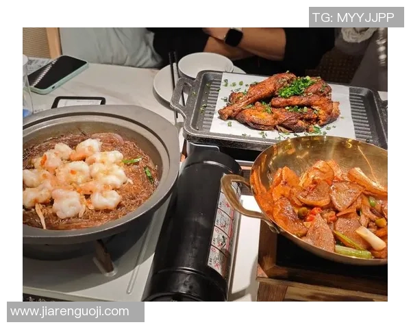 足球明星齐聚中餐馆品味美食共享快乐时光