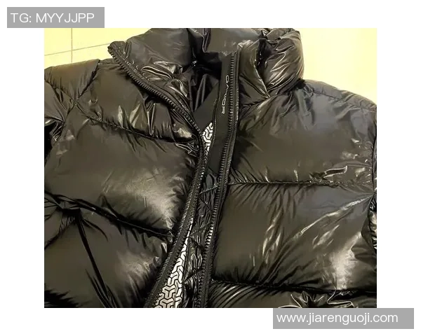 中长款体育品牌羽绒服的时尚选择与保暖性能分析